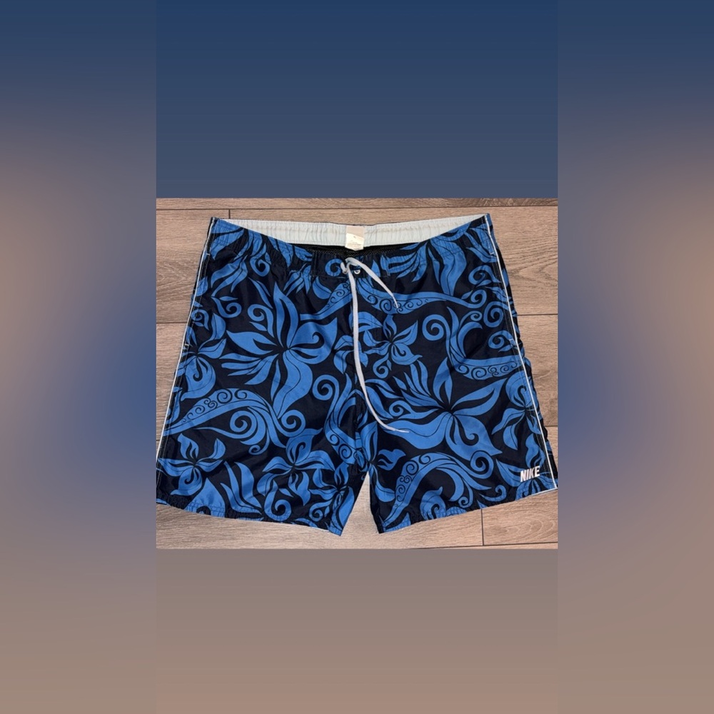 Nike Men’s Size XL Swim Trunks Vintage 90’s Black & Blue Hawaiian Print Lined